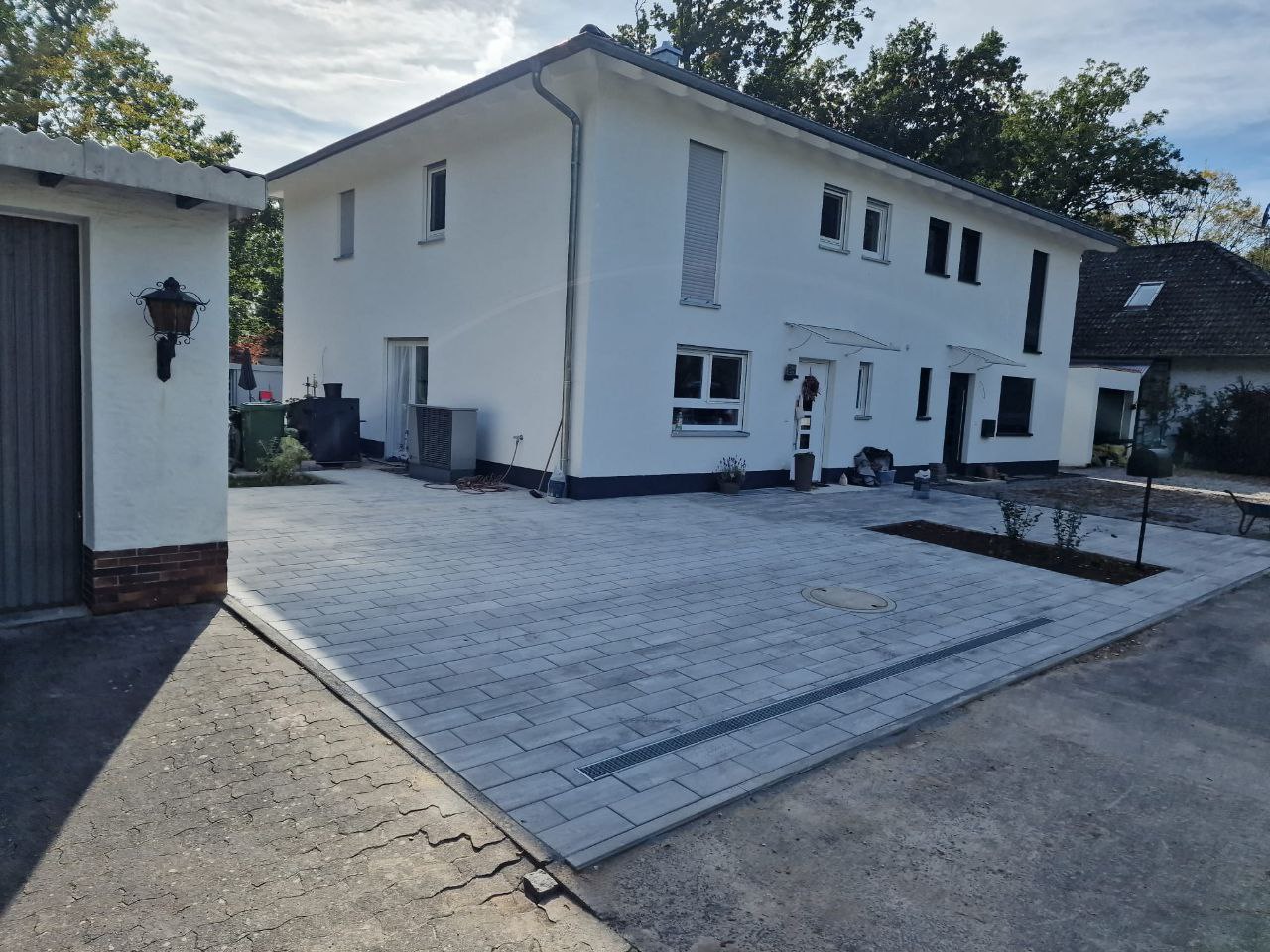 Pflasterarbeiten und Kanal